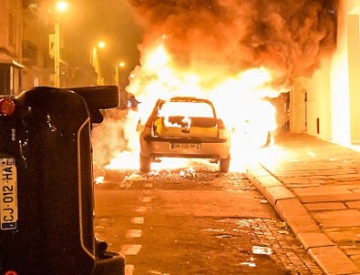 ABD’de Blake protestosunda onlarca araç ateşe verildi