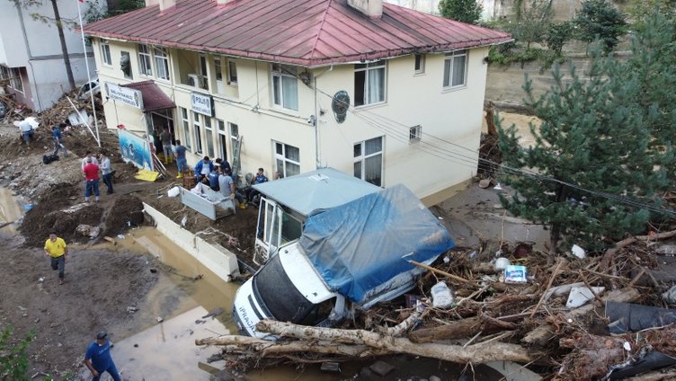 Sel felaketinde can kaybı 8'e yükseldi!