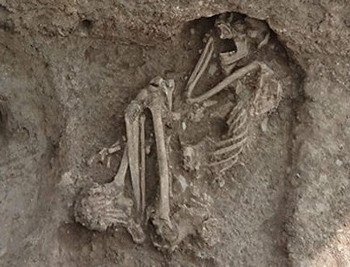 Apartman bahçesinde bulundu! 8 bin 500 yıllık insan iskeleti...