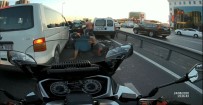 E-5 Karayolu'nda Motosikletliye Çarpıp Kaçan Sürücü Trafikte Terör Estirdi