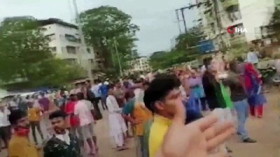 Hindistan'da Çöken 5 Katlı Binanın Enkazından 60 Kişi Kurtarıldı