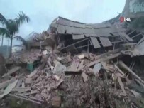 Hindistan'da Çöken Binadan 60 Kişi Kurtarıldı