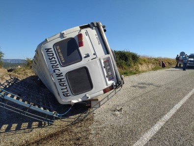 Samsun'da Yolcu Minibüsü İle Kamyon Çarpıştı Açıklaması 1 Ölü, 6 Yaralı