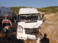 Tarım İşçilerini Taşıyan Minibüs Kaza Yaptı Açıklaması 11 Yaralı Haberi