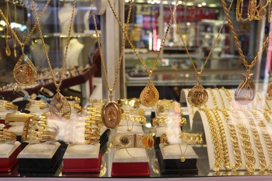 Altındaki Düşüş Devam Edecek