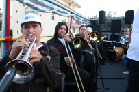 Büyükşehir 30 Ağustos Coşkusunu Caddelere Taşıyor