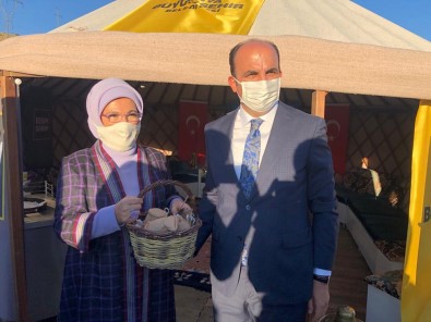 Emine Erdoğan, Ahlat'ta Konya Büyükşehir'in Çadırına Konuk Oldu