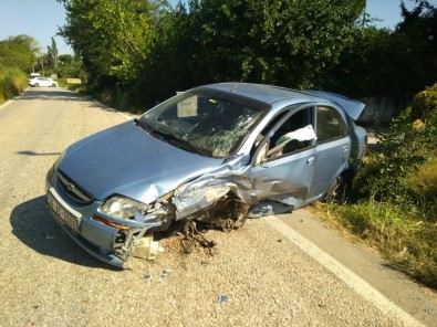 Erdek'te Trafik Kazası Açıklaması 2 Yaralı