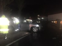 Kazada İkiye Ayrılan Araçtan Kopan Parça Arkadan Gelen Aracın Sürücüsüne İsabet Etti Açıklaması 2  Ölü, 3 Yaralı