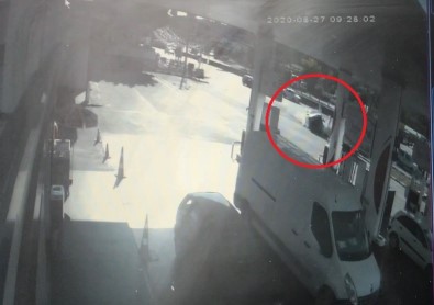 Akaryakıt İstasyonuna Dalan Otomobil Akaryakıt Görevlisini Ezdi