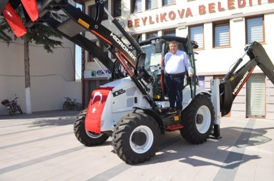 Beylikova Belediyesi'ne Sıfır İş Makinesi Alındı