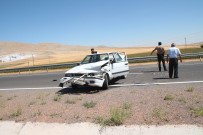 Konya'da Otomobil Bariyerlere Çarptı Açıklaması 1 Yaralı