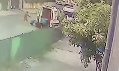 Pendik'te Ambulans Şoförü Silahlı Saldırıya Uğradı