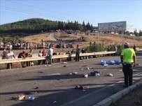 Üzüm İşçilerini Taşıyan Traktörle Transit Çarpıştı Açıklaması 2 Ölü 9 Yaralı Haberi