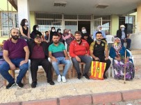 Yeni Malatyaspor Tribününün Renkli Siması Maço Orhan'ı Yalnız Bırakmadılar Haberi