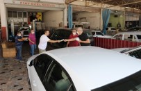 Başkan Tarhan Esnafa Maske Dağıttı