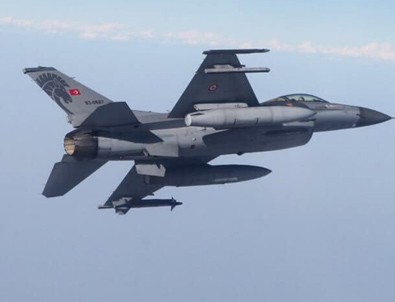 Doğu Akdeniz'de Yunan tacizini Türk F-16'ları engelledi!