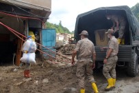 Giresun'da Selzedelerin Ev Eşyaları Askeri Araçlarla Taşınıyor Haberi