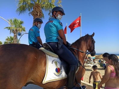 İzmir'de Jandarma Ekipleri Çeşitli Suçlardan Aranan 30 Şüpheliyi Yakaladı