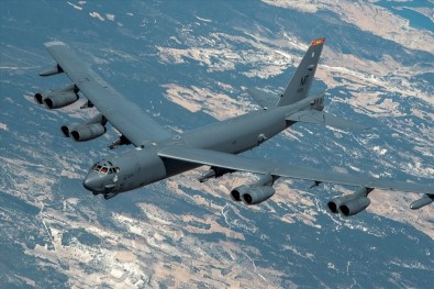 Türk Uçaklarından ABD B-52'Sine Havada Destek