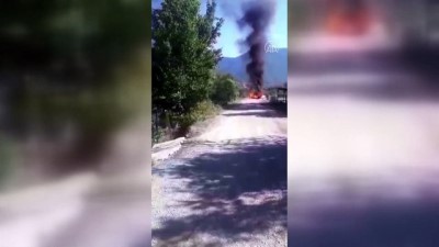 Artvin'de Seyir Halindeki Otomobil Yandı