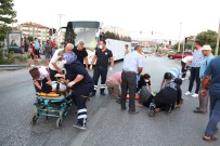 Kavşakta Çarpışan İki Motosikletli Yaralandı