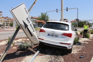 Kaza Yapan Otomobil Ters Şeritte 150 Metre Savruldu Açıklaması 3 Yaralı