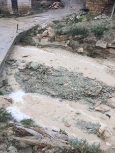 Korkuteli'de Aşırı Yağış Su Baskınlarına Neden Oldu