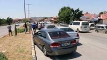 Manisa'da 2 Otomobilin Çarpışması Sonucu 3 Kişi Yaralandı