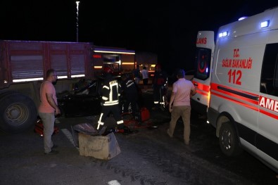 Otomobil Kamyona Arkadan Çarptı Açıklaması 2'Si Ağır 5 Yaralı