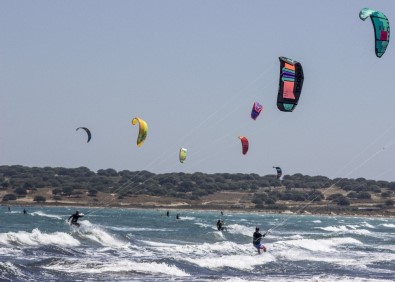 (Özel) Kite Sörf Meraklıları Gökçeada'da Buluşuyor