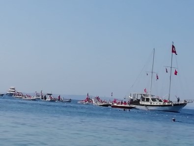 Avşa'da 30 Ağustos Tekneler İle Kortej Eşliğinde Kutlandı