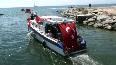Balıkçı Tekneleri Florya Atatürk Köşkü'nü Selamladı