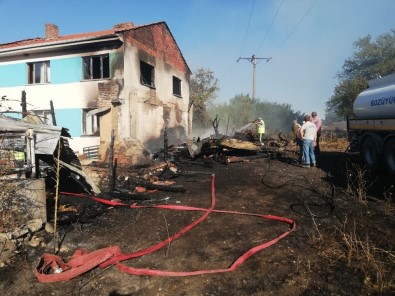 Bilecik'te Köyde Ev Yangını