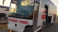 Kırıkkale'de Askerleri Taşıyan Otobüs Kaza Yaptı Haberi