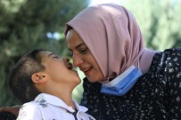 Oğlunun Sağlığına Kavuşması İçin Her Fırsatta Türkiye'nin Yolunu Tutuyor