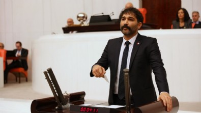 'Vatan haini' deyip Barış Atay'ı dövdüler