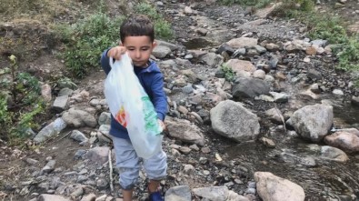 4 Yaşındaki Batuhan'dan 'Lütfen Çevreyi Kirletmeyelim' Uyarısı
