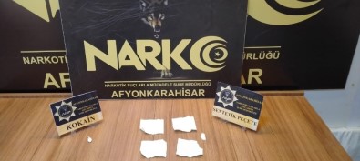 5 Peçeteye 32 Bin TL'lik Sentetik Uyuşturucu Emdirdiler