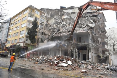 Avcılar'da Bir Yılda 140 Binanın Yıkımı Tamamlandı