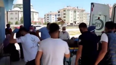 Sivas'ta Traktörün Altında Kalan Sürücü Yaralandı