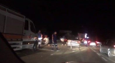 Afyonkarahisar'da Zincirleme Kaza Açıklaması 1 Ölü, 3 Yaralı