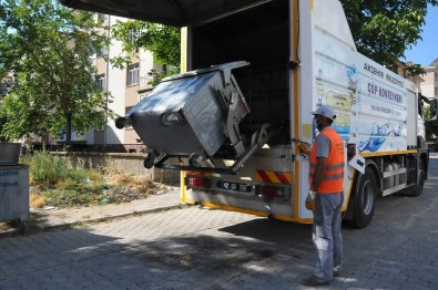 Akşehir'de Çöp Konteynerleri Yıkanıp Dezenfekte Ediliyor