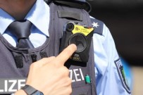 Almanya'da Polisler Vücut Kamerası İle Devriye Gezecek