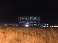 Pandemi Hastanesinin Gece Görüntüsü Salgının Boyutunu Ortaya Koydu