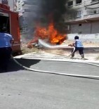 Park Halindeki Otomobil Alev Alarak Küle Döndü