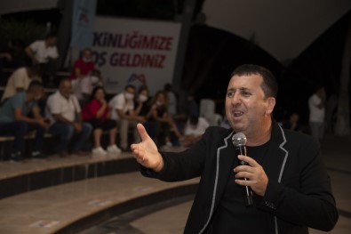 Büyükşehir Belediyesinin 'Komik Gazino' Gösterisiyle Sahil Şenlendi