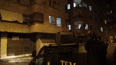 Diyarbakır'da Bir Eve El Yapımı Patlayıcı Atıldı