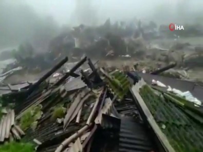 Hindistan'da Sel Felaketi Açıklaması 5 Ölü