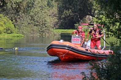 Kanalda Yüzerken Kaybolan 17 Yaşındaki Sezgin'i 15 Dalgıç Arıyor